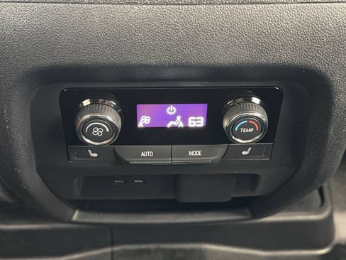 Used 2024 Chevrolet Traverse RS FWD image 13