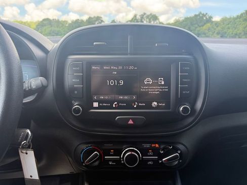 Used 2025 Kia Soul LX w/ LX Technology Package FWD image 23