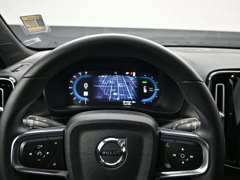 Used 2023 Volvo C40 P8 Recharge Ultimate image 11