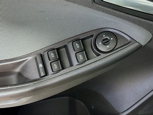 Used 2014 Ford Focus SE w/ SE Winter Package FWD image 17