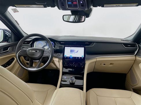 Used 2024 Jeep Grand Cherokee Limited image 24