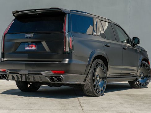 Used 2024 Cadillac Escalade Sport Platinum w/ LPO, ONYX Package AWD/4WD image 7