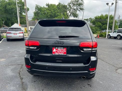 Used 2018 Jeep Grand Cherokee Altitude AWD/4WD image 7