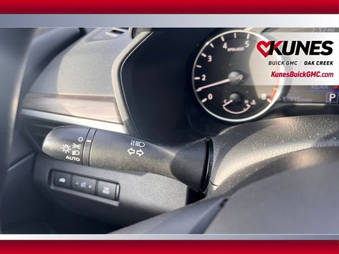 Used 2024 Nissan Altima 2.5 SV image 13