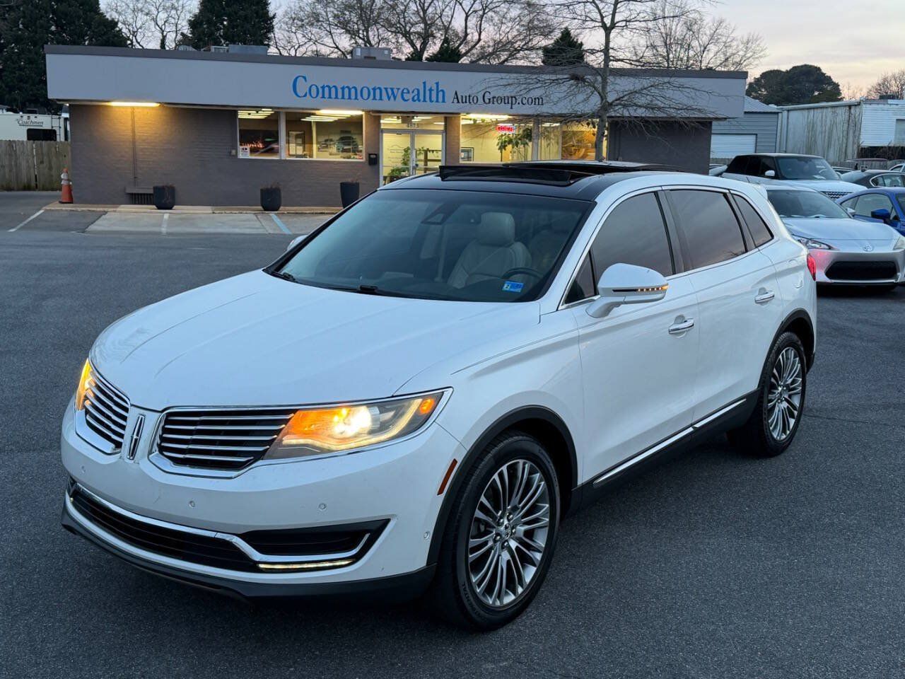 Used 2016 Lincoln MKX Reserve w/ Technology Package FWD image 1