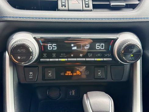 Used 2024 Toyota RAV4 XSE AWD/4WD image 33