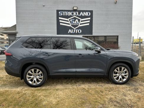 Used 2025 Toyota Grand Highlander AWD image 5
