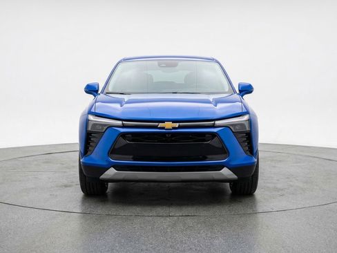 Used 2025 Chevrolet Blazer LT image 2