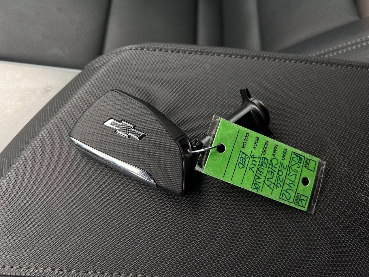 Used 2024 Chevrolet Equinox EV RS FWD image 25