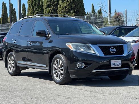 Used 2015 Nissan Pathfinder SL FWD image 3