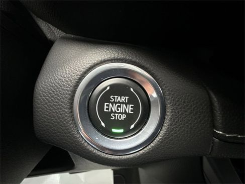 Used 2023 Buick Envision Essence image 16