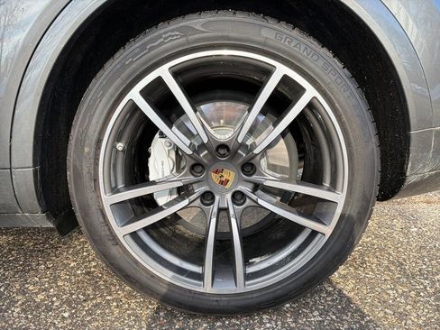 Used 2021 Porsche Cayenne Turbo image 5