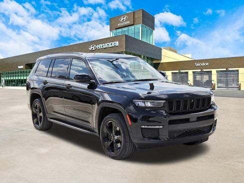 Used 2023 Jeep Grand Cherokee L Limited w/ Luxury Tech Group II image 3