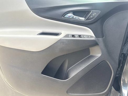 Used 2021 Chevrolet Equinox LS FWD image 24