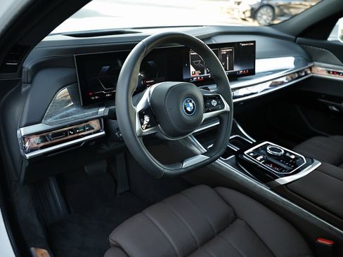 Used 2025 BMW i7 eDrive50 w/ Premium Package image 22