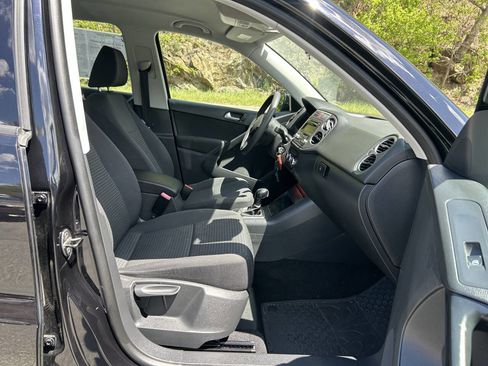 Used 2011 Volkswagen Tiguan S image 21