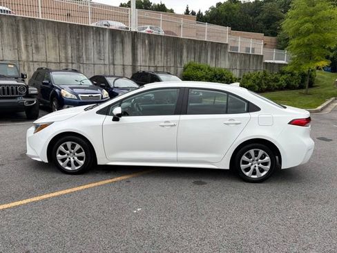 Used 2024 Toyota Corolla LE FWD image 4