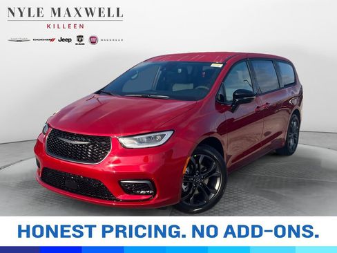 New 2026 Chrysler Pacifica Select FWD image 1