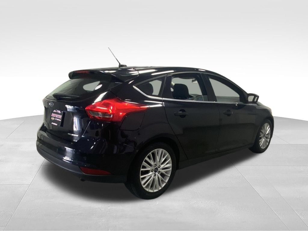 Used 2017 Ford Focus Titanium w/ Titanium Technology Package FWD image 9