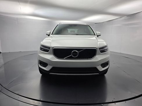 Used 2022 Volvo XC40 T5 Momentum w/ Premium Package AWD/4WD image 2