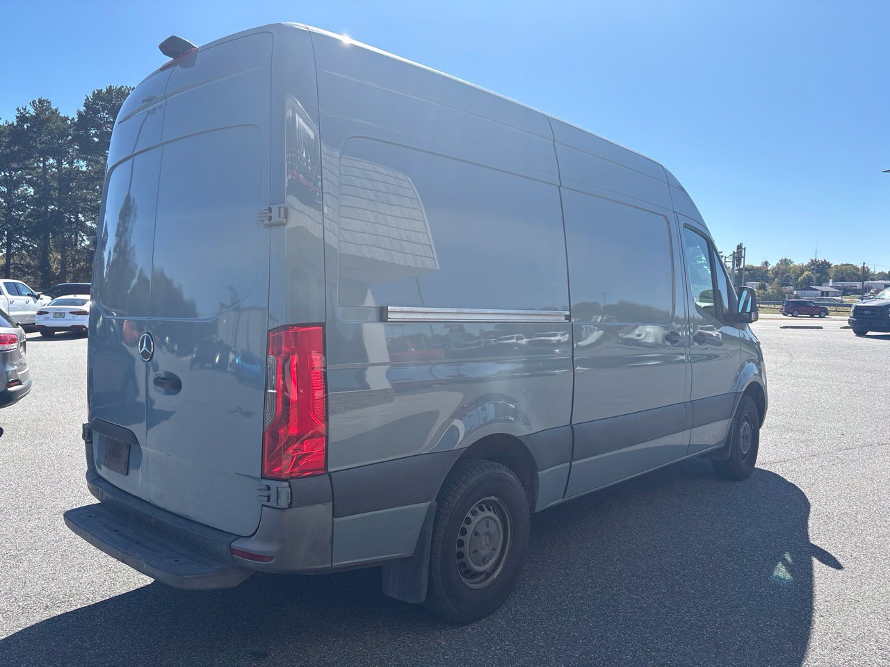 Used 2020 Mercedes-Benz Sprinter 2500 image 2