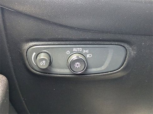 Used 2020 Chevrolet Equinox LT image 28