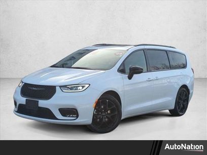 Used 2025 Chrysler Pacifica Limited