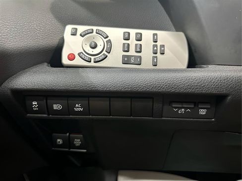 Used 2023 Toyota Sienna XLE Woodland Edition AWD/4WD image 21