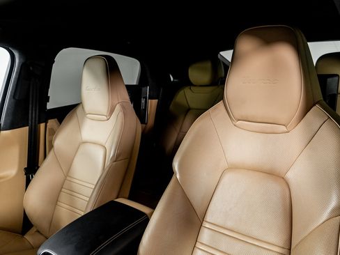 Used 2023 Porsche Cayenne Turbo w/ Premium Package Plus (PI3) image 3