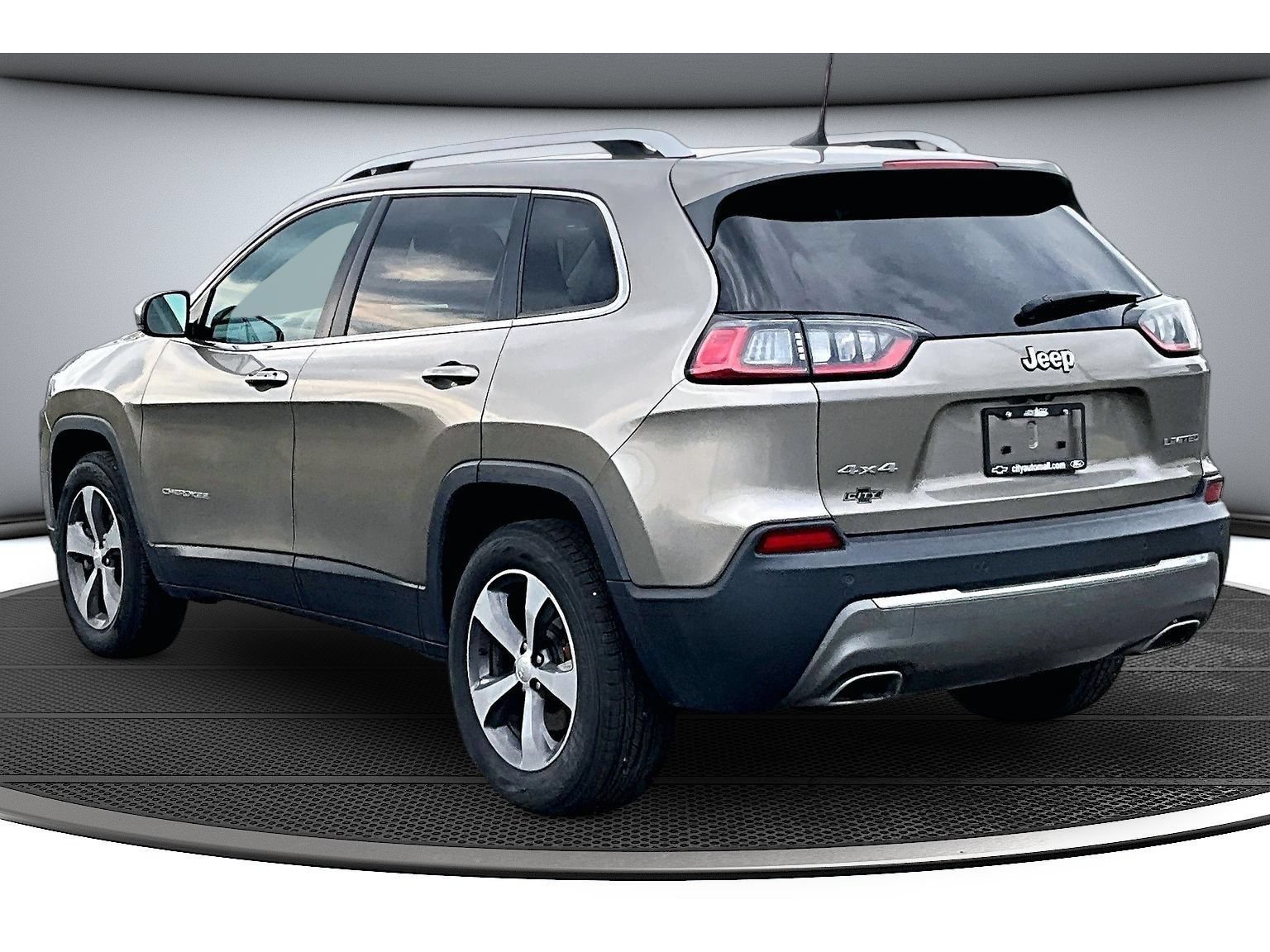 Used 2019 Jeep Cherokee Limited AWD/4WD image 18