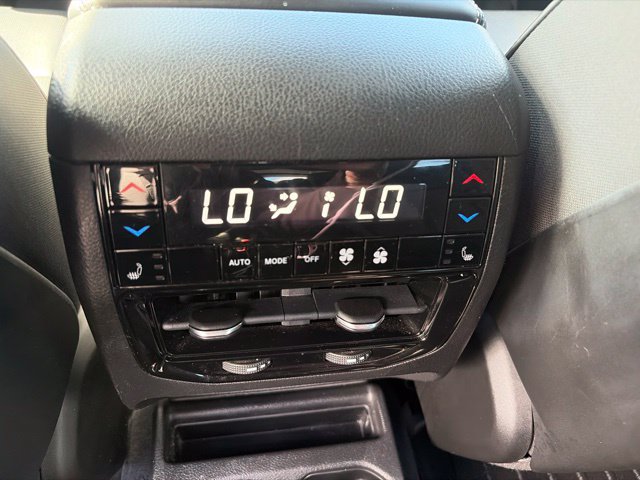 Used 2022 Jeep Grand Cherokee L Overland w/ Luxury Tech Group IV AWD/4WD image 21