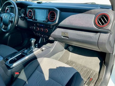 Used 2022 Toyota Tacoma TRD Off-Road w/ Technology Package image 24