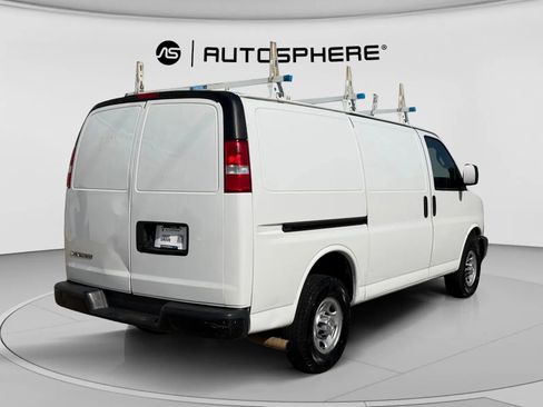 Used 2017 Chevrolet Express 2500 RWD image 10