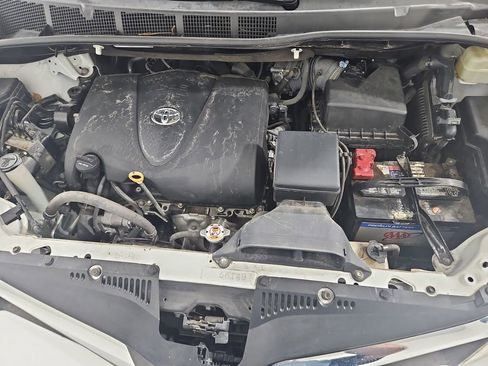 Used 2019 Toyota Sienna LE w/ LE Preferred Package FWD image 21