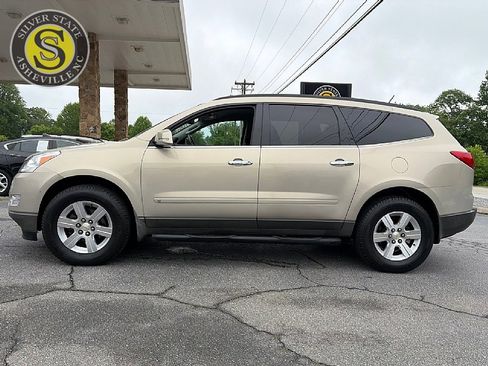 Used 2010 Chevrolet Traverse LT w/ Personal Connectivity Package FWD image 3