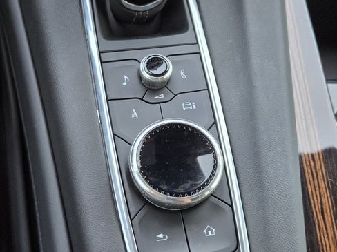 Used 2024 Cadillac Escalade Premium Luxury w/ Performance Package AWD/4WD image 15