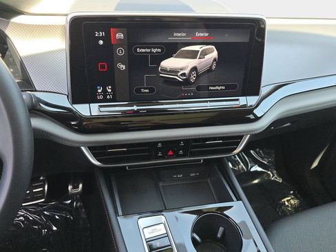 Used 2024 Volkswagen Atlas Peak Edition SE AWD/4WD image 27