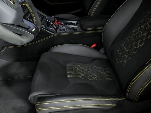 Used 2023 Lamborghini Urus Performante AWD/4WD image 19