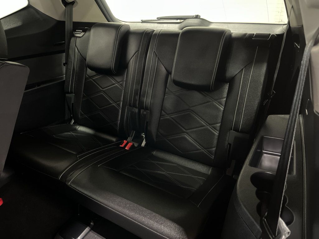 Used 2025 Volkswagen Atlas SE AWD/4WD image 43