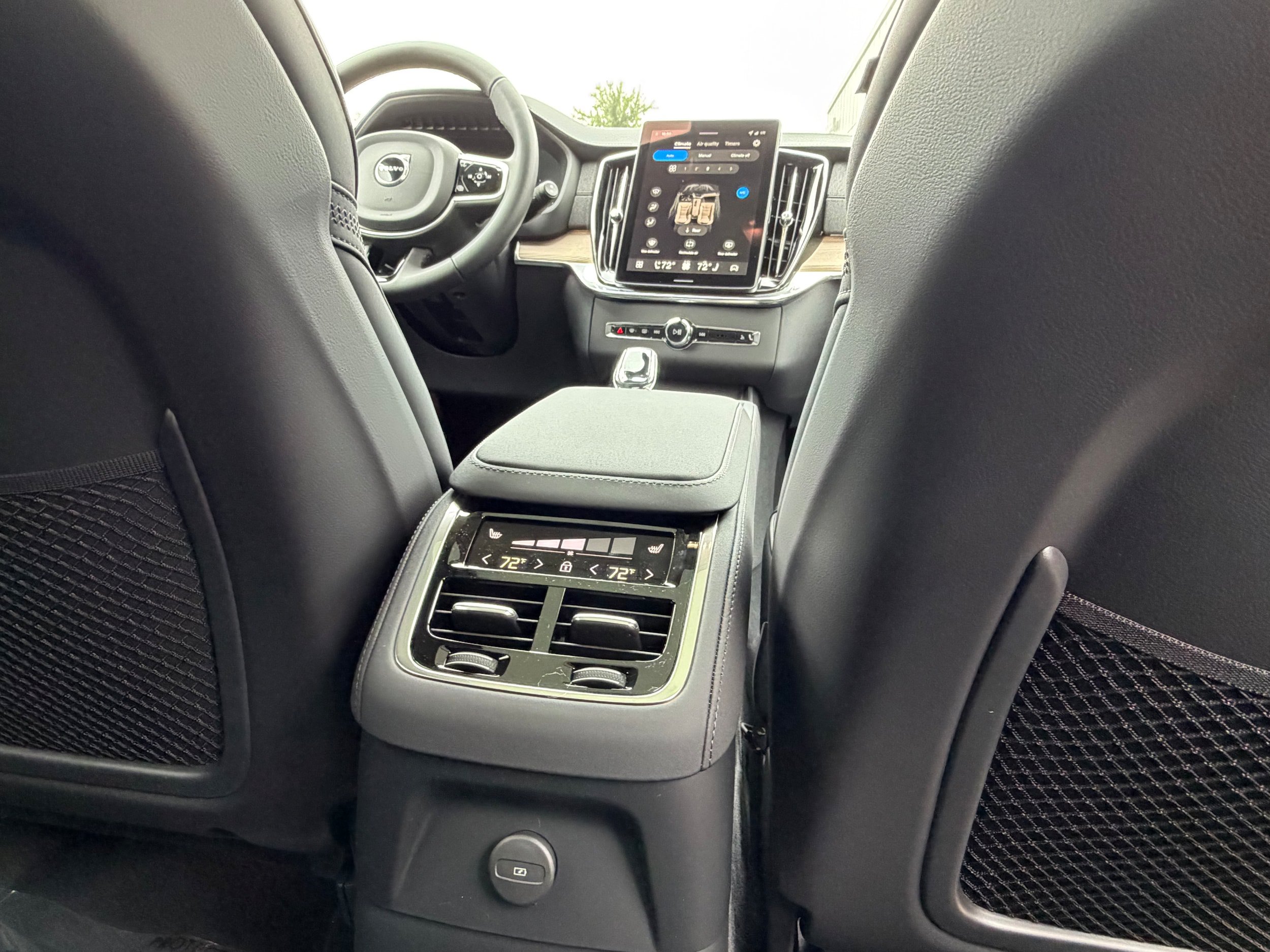 New 2026 Volvo XC90 T8 Plus w/ Protection Package Premier AWD/4WD image 12