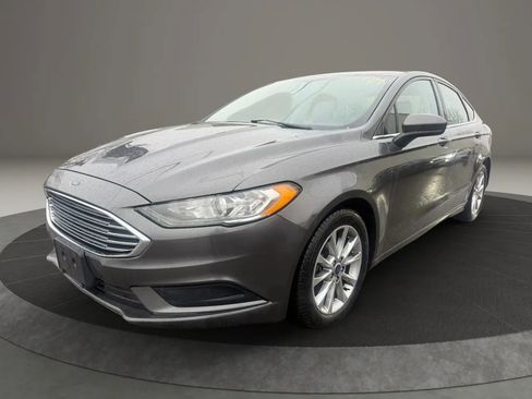 Used 2017 Ford Fusion SE image 1