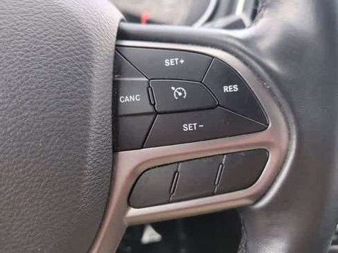 Used 2019 Jeep Cherokee Latitude Plus image 25
