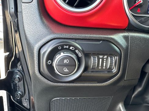 Used 2022 Jeep Gladiator Rubicon w/ Cold Weather Group AWD/4WD image 17