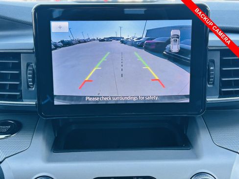 Used 2023 Ford Explorer XLT w/ Equipment Group 202A image 8