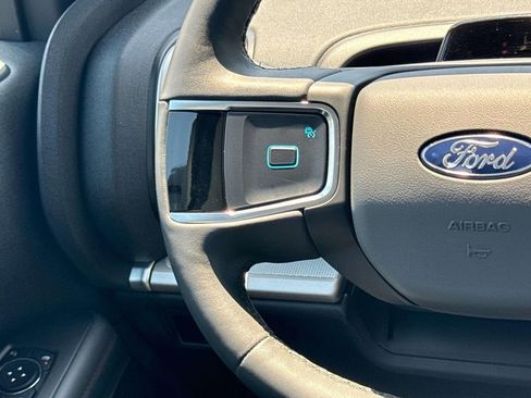 Used 2025 Ford Expedition Active RWD image 18