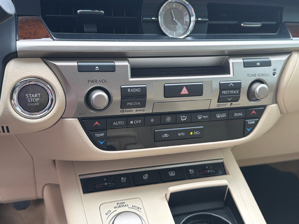 Used 2015 Lexus ES 350 w/ Luxury Package FWD image 32