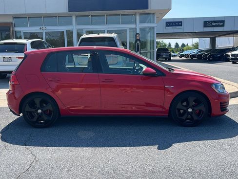 Used 2017 Volkswagen Golf 4-Door FWD image 4