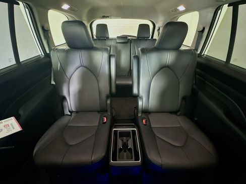 Certified 2025 Toyota Grand Highlander FWD image 30