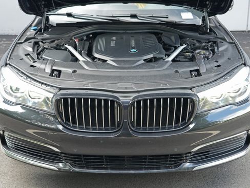 Used 2019 BMW 740i RWD image 7