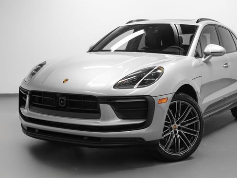 Certified 2026 Porsche Macan image 7